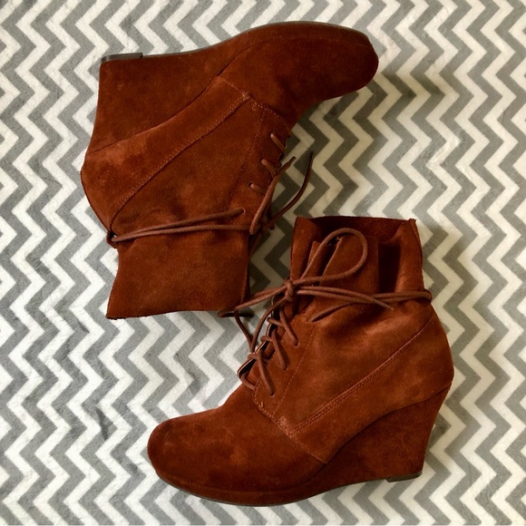 Excellent Sienna Suede Sole Society Walker Ankle-Tie Booties, Women’s Size 8.5 - Picture 3 of 5